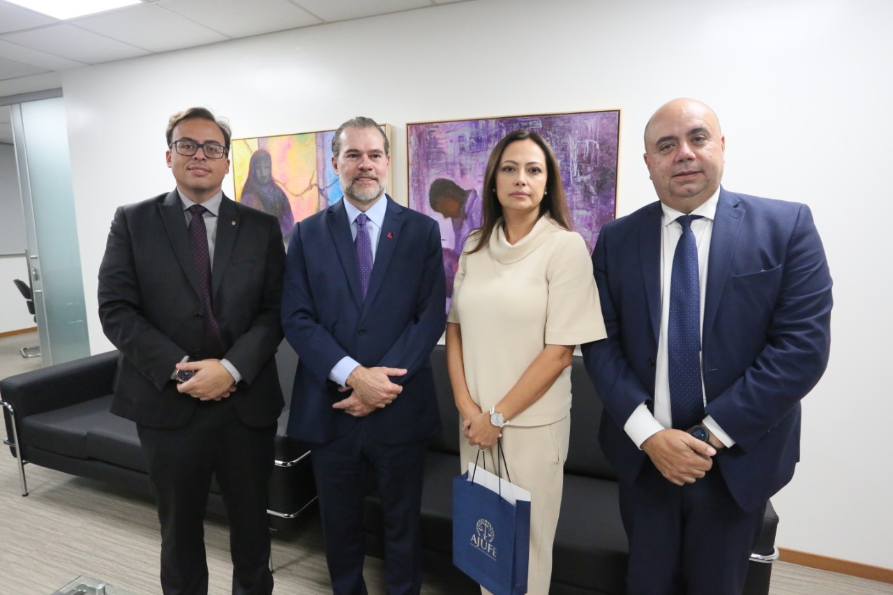 Comissão Ajufe Mulheres reúne-se com presidente do STF e ministras do TST