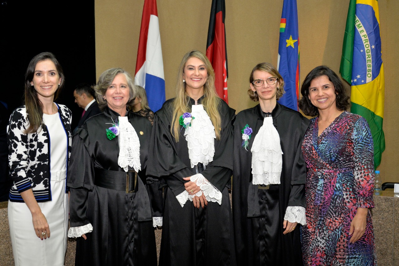 Ajufe participa de cerimônia de posse da nova desembargadora do TRF5, Cibele Benevides